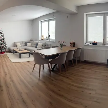 Rodinny Dom S 3 Spalnami *