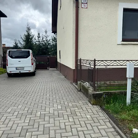 Rodinny Dom S 3 Spalnami *